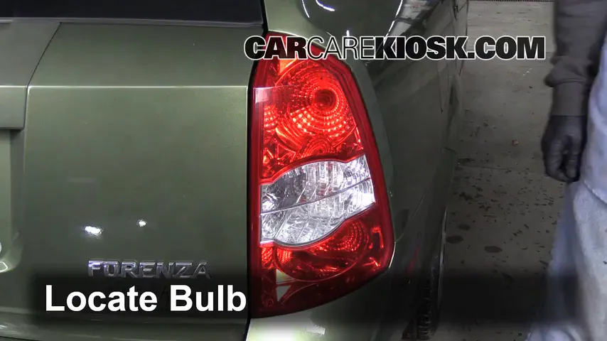 2005 Suzuki Forenza LX 2.0L 4 Cyl. Wagon Lights Tail Light (replace bulb)